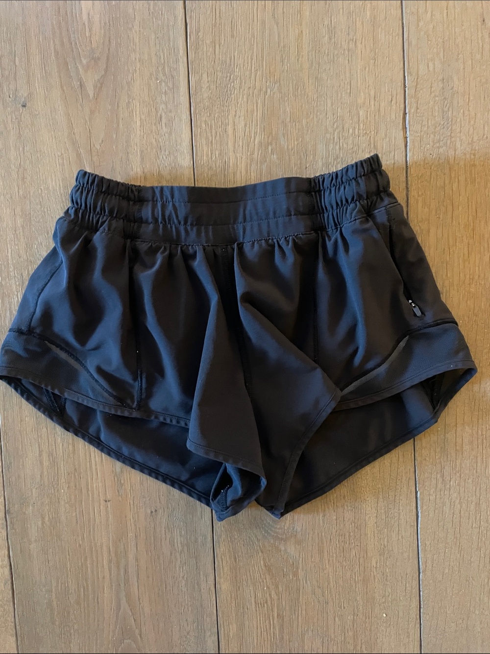 lululemon Black Hotty Hot Low Rise 2.5" Shorts- size 2